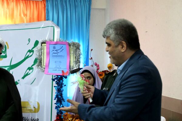 شمیم عطر نماز در مدارس گلوگاه 