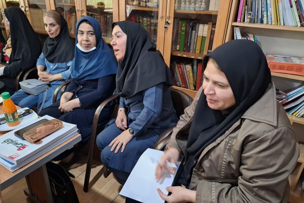 جلسه انجمن اولیا و مربیان و هیات امنا برای فردای دانش‌آموزان دبیرستان پویش شیراز 