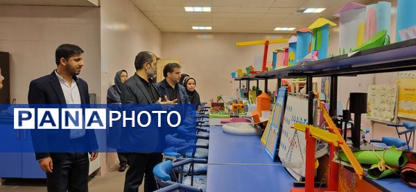 بازارچه دانش‌آموزی به‌مناسبت هفته بسیج دانش‌آموزی