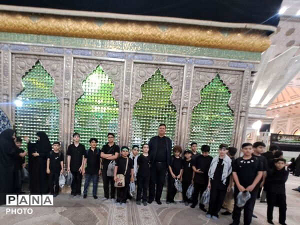 نوای«احلی من العسل» در حرم امام خمینی(ره) با حضور دانش‌آموزان منطقه یک تهران