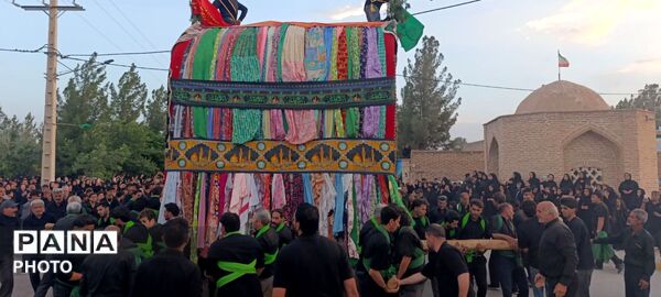 شکوهِ سوگ در پناهِ قدمگاه علی (ع)؛ نخل‌گردانی، بازخوانیِ پیوندِ عشق و ارادت