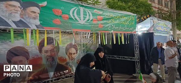 رژه سربازان کوچک امام زمان (عجل) شهر هشتگرد در شب‌های اقتدار