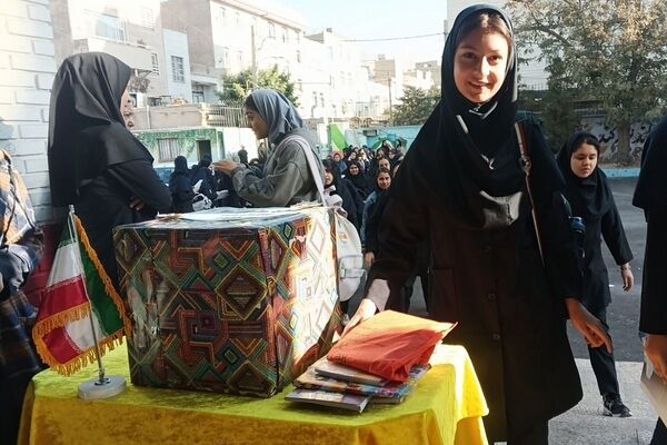  جشن عاطفه ها در دبیرستان های هدی و مشکات