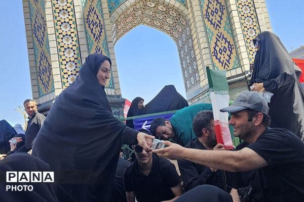 مشهد در سوگ؛ بدرقه باشکوه رهبر شهید انقلاب در جوار بارگاه رضوی