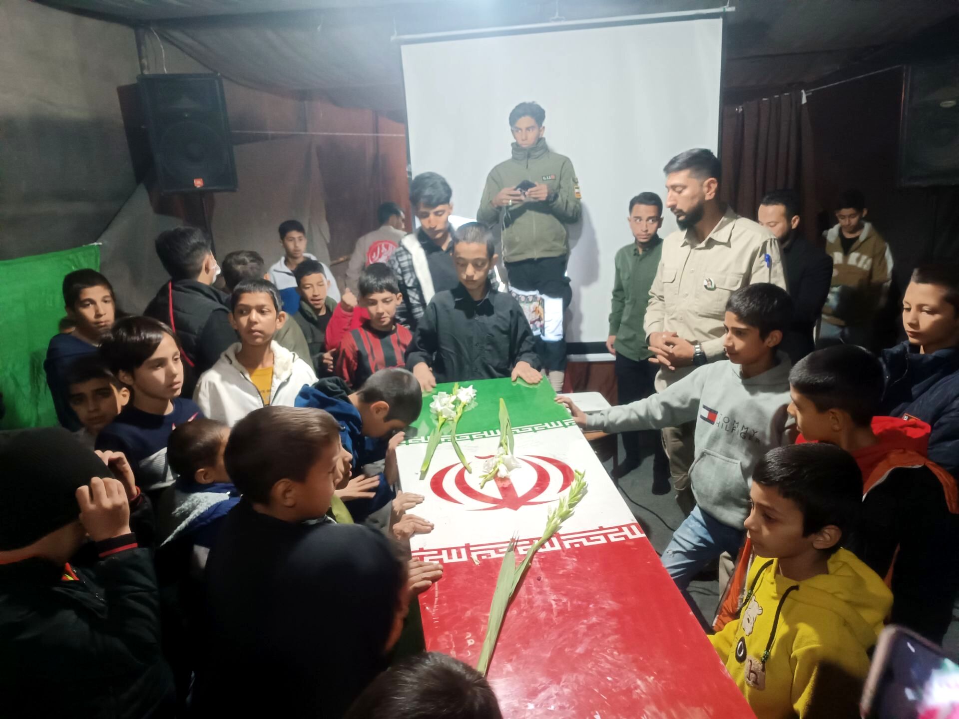 تشییع پیکر شهید گمنام در نمایشگاه یاس کبود 