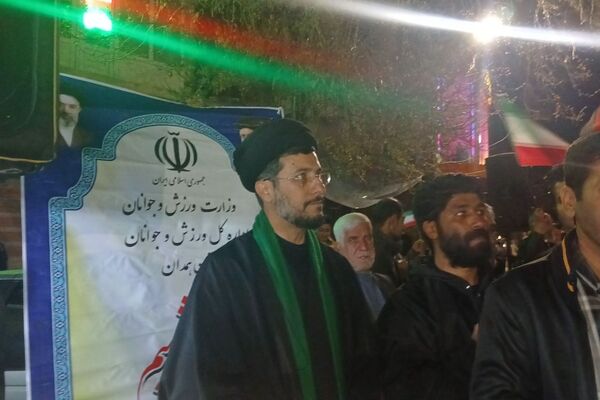میدان با شما و خیابان ها با ما