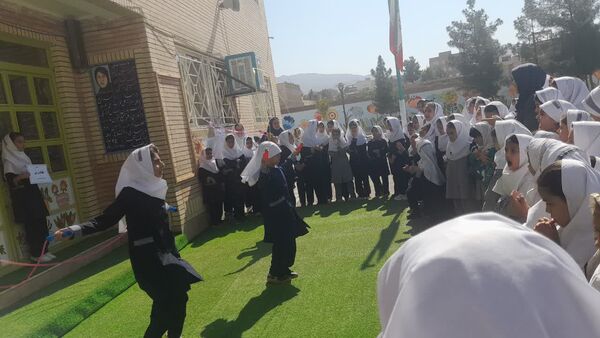 آغاز هفته تربیت‌بدنی نویدبخش روزی شاد برای دانش‌آموزان دبستان‌دخترانه‌ اشرف‌السادات‌حسینی شهر نیم‌ور