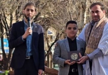 اجرای خبرنگار پانا در وصف امیر المؤمنین در گذر چهارباغ اصفهان