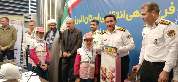جمعی از دانش‌آموزان استان البرز به عنوان همیار پلیس انتخاب شدند