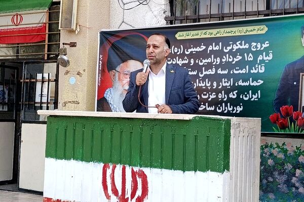 نواخته شدن زنگ ۱۵ خرداد در دبیرستان صدرا