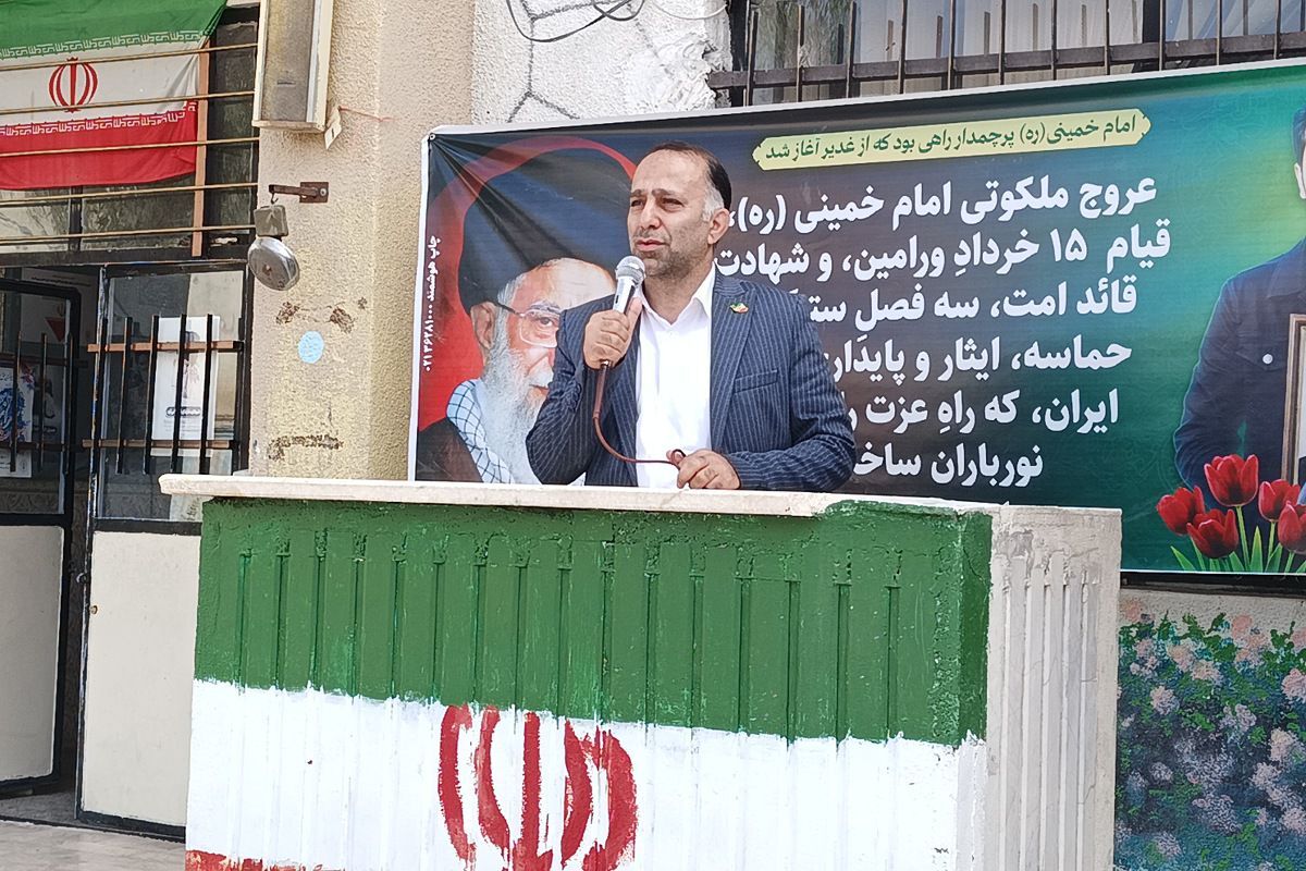 نواخته شدن زنگ ۱۵ خرداد در دبیرستان صدرا