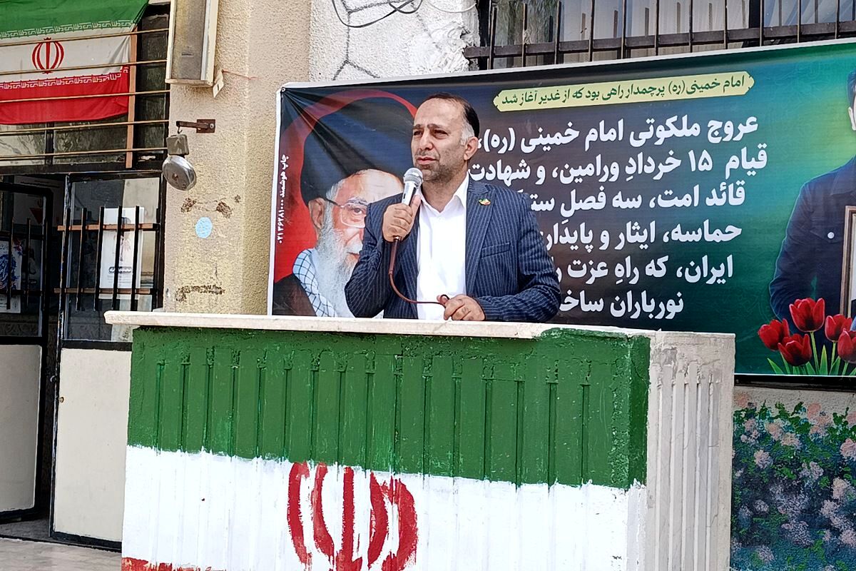 نواخته شدن زنگ ۱۵ خرداد در دبیرستان صدرا