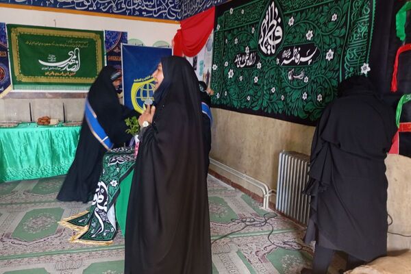 هیئت شهرستانی به مناسبت شهادت حضرت زهرا(س) در دبیرستان حضرت معصومه(س) شهرستان فیروزکوه