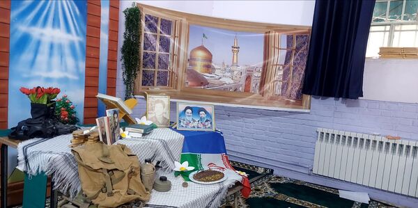 کلاس آمادگی و دفاعی با رنگ و بوی شهدا در دبیرستان فاطمیه