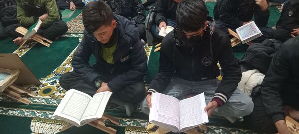آیین معنوی انس با کلام‌الله در مدرسه شهید صادقی 