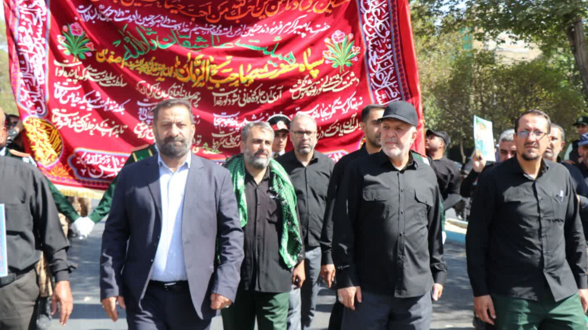کاروان عشق و وفا از میدان بزرگمهر تا گلستان شهدا
