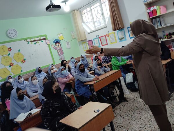 مانور زلزله در دبستان هیأت امنایی دخترانه بهار دانش 
