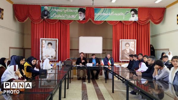 جلسه حوزه رسانه‌ی دانش‌آموزی در شهرستان اردل