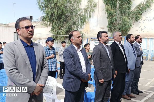 نواخته شدن زنگ ۱۵ خرداد در دبیرستان صدرا
