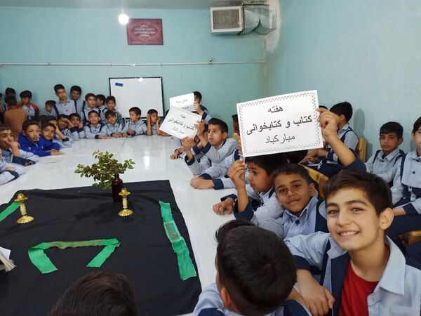 میزبانی کتابخانه امام حسین (ع) از دانش‌آموزان خاتم 