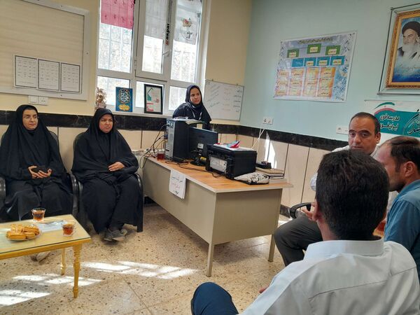 جلسه انجمن اولیا و مربیان در دبیرستان مادرمهربان خلیل آباد