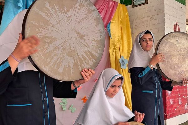 هنرنمایی دانش آموزان  مدرسه خواهران بابایی در روز دختر