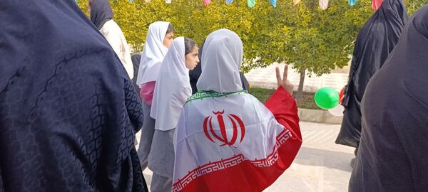 جلوه‌ای از همراهی اقشار مختلف مردم در راهپیمایی سالروز انقلاب بختگان