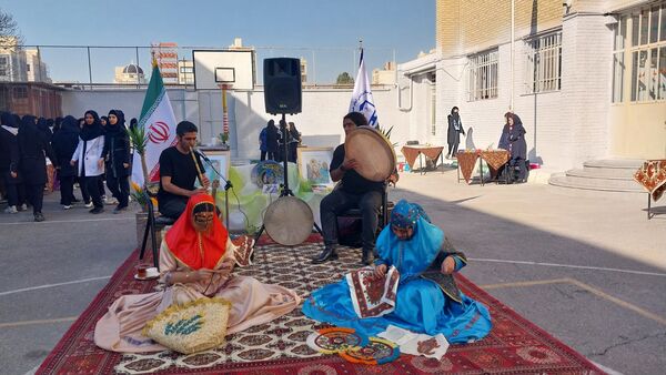 بازارچه کمک به غزه در هنرستان کاردانش امام حسن مجتبی (ع) ناحیه۶ مشهد