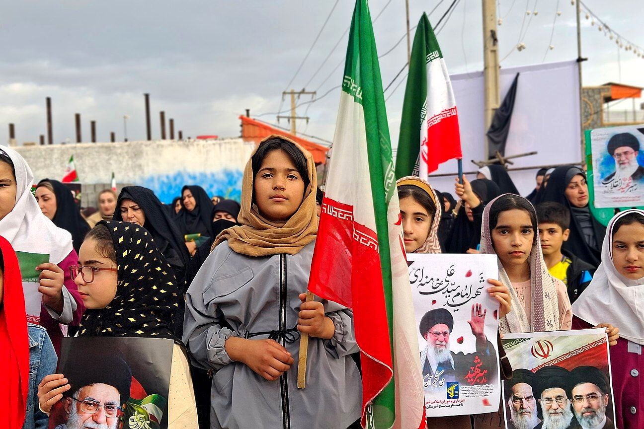 اجتماع بزرگ بانوان زینبی مدافعان ولایت به مناسبت شهادت رهبری شهید امام خامنه‌ای و شهیدان جنگ رمضان در باشت
