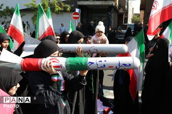 قدم‌های استوار دختران تهران؛ روایتی از شور، همدلی و امید