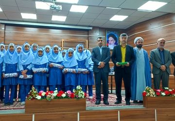 آیین تجلیل از رتبه های برتر فرهنگی و هنری در قائمشهر