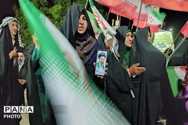 جمهوری اسلامی ایران مستقل متحد پیشرفته  و پیروز است