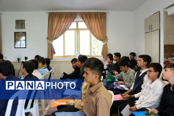 رقابت دانش‌آموزان سراسر کشور در چهل و دومین دوره مسابقات قرآن، عترت و نماز در مشهد