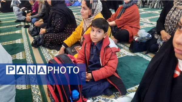 نشست صمیمی انجمن و اولیا پایه هفتم در دبیرستان فرهنگیان ناحیه۷ مشهد