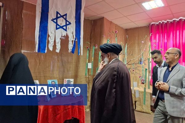 برگزاری و افتتاحیه نمایشگاه ریشه های مقاومت در مدرسه منتصرین شاهد ورامین