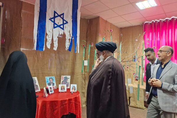 برگزاری و افتتاحیه نمایشگاه ریشه های مقاومت در مدرسه منتصرین شاهد ورامین