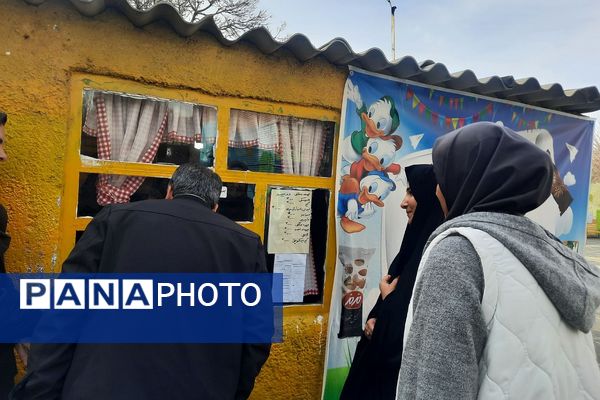 بازدید مدیر آموزش و پرورش ناحیه دو شهرری از دبستان شهید چمران 
