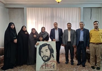 دیدار مدیر آموزش وپرورش ناحیه۴ اصفهان از خانواده شهید عباسعلی صغیرا