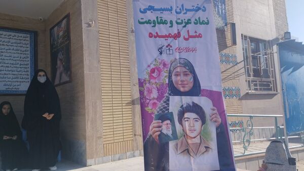مراسم تکریم و تحلیف فرمانده واحد دبیرستان حضرت معصومه(س) خلیل آباد
