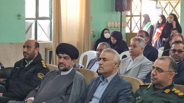 طنین زنگ انقلاب در دبیرستان دخترانه عترت گناوه