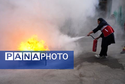 برگزاری مانور زلزله استان اصفهان در دبیرستان شاهد ظهور ناحیه یک 