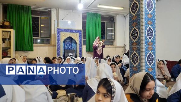 همدلی و معنویت در مراسم افطاری مدرسه حسین‌علی بابایی تهران