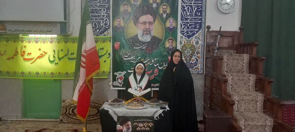 شرکت دانش‌آموزان دبستان حضرت فاطمه(س) در مراسم سالگرد شهدای خدمت