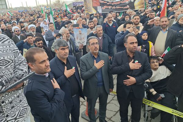 حضور اقشار مختلف مردم پردیس در راهپیمایی ۲۲بهمن 