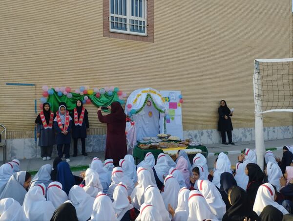 جشن ولادت حضرت زینب(س) و بزرگداشت روز پرستار در دبستان تکتم