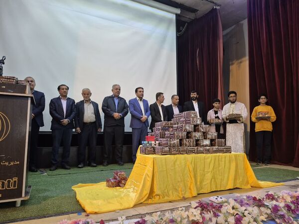 تجلیل از ۱۵۰ دانش‌آموز افتخار آفرین در مسابقات فرهنگی، هنری و پرسش مهر ریاست جمهوری 