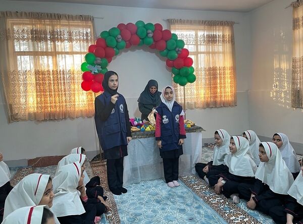 برگزاری مراسمی به‌مناسبت ولادت حضرت علی (ع) و روز پدر در دبستان دخترانه بعثت ۲