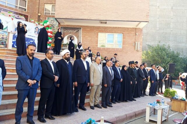 دبیرستان شاهد غدیر ۱ میزبان مسئولین شهرستان قدس در روز اول مهر