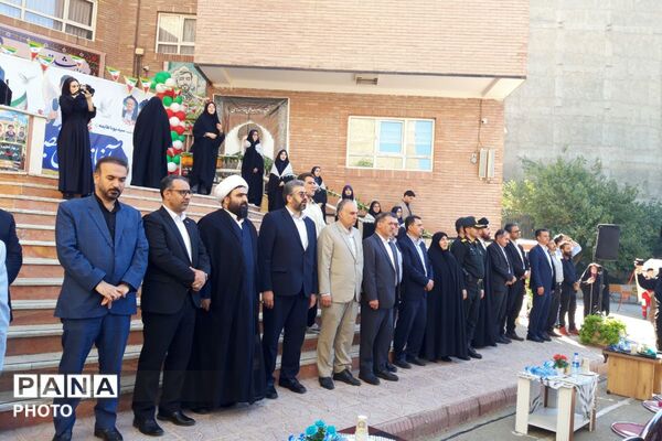 دبیرستان شاهد غدیر ۱ میزبان مسئولین شهرستان قدس در روز اول مهر