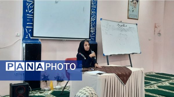 نشست صمیمی انجمن و اولیا پایه هفتم در دبیرستان فرهنگیان ناحیه۷ مشهد